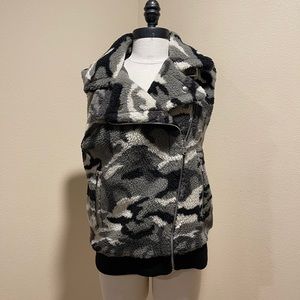 ⬛️ Forever 21 Vest ⬛️